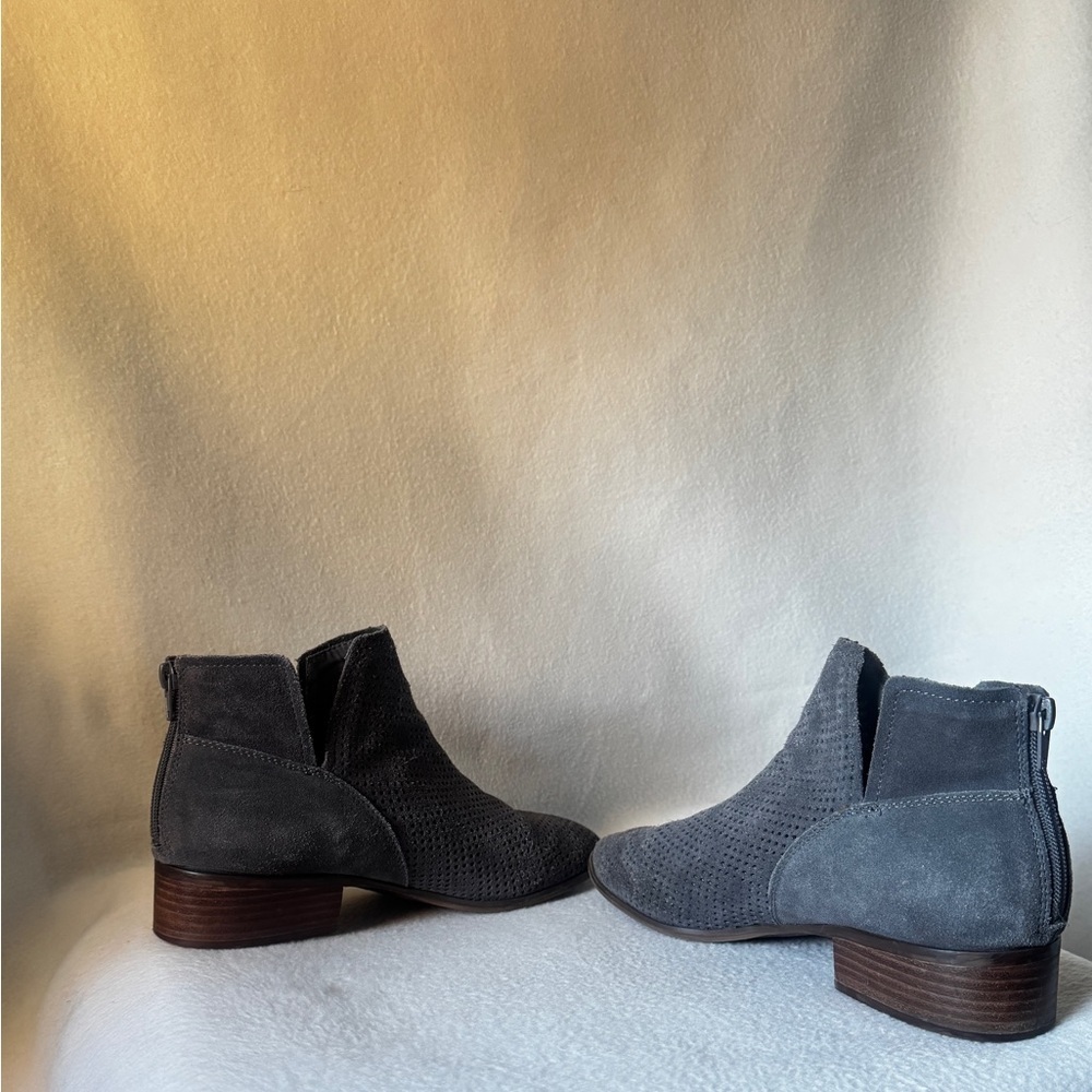 Crown Vintage Gray Suede Women’s Size 10M Ankle Boots. - Picture 3 of 14